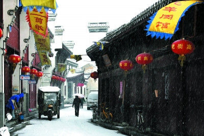 现在的高淳老街。濮阳康京认为高淳老街就是传说中的“一字街”。