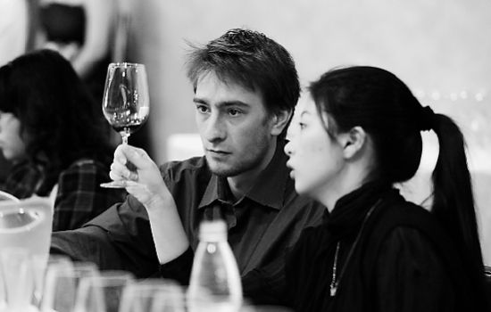2010年在杭州举行的一次红酒品酒会。本报资料图片