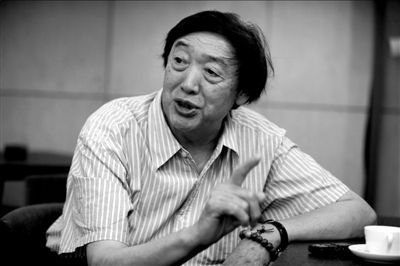 图为冯骥才接受本报专访。本报记者徐晓帆摄