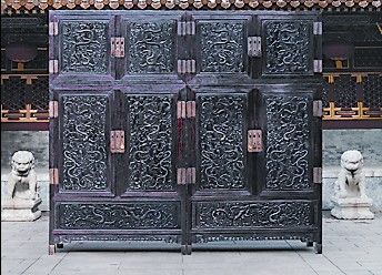 清乾隆紫檀高浮雕九龙西番莲纹顶箱式大四件柜