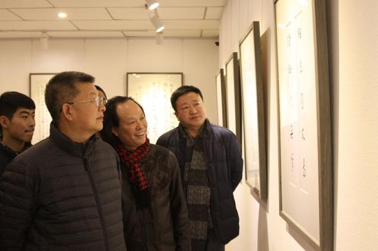 中国国家画院副院长、书法篆刻院执行院长曾来德参观展览.jpg