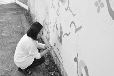 艺术家在诗画文化村作画