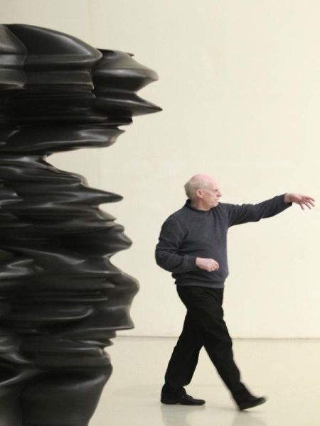 英国后现代主义雕塑家托尼•克拉格