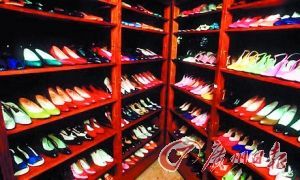 马科斯夫人曾经收藏了数千双鞋。（资料图片）