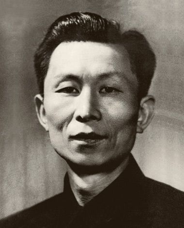 董希文(1914-1973)，浙江绍兴人，著名油画家、美术教育家。曾任中央美术学院教授，开设油画工作室培育大批艺术英才。代表作为油画《开国大典》。