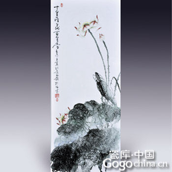 图：陶瓷艺术家彭想生新型陶瓷粉彩十里荷花百里香瓷板画