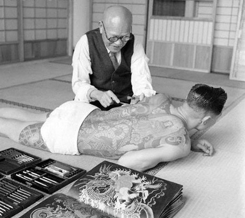 揭秘日本神秘的“黑”时尚纹身
