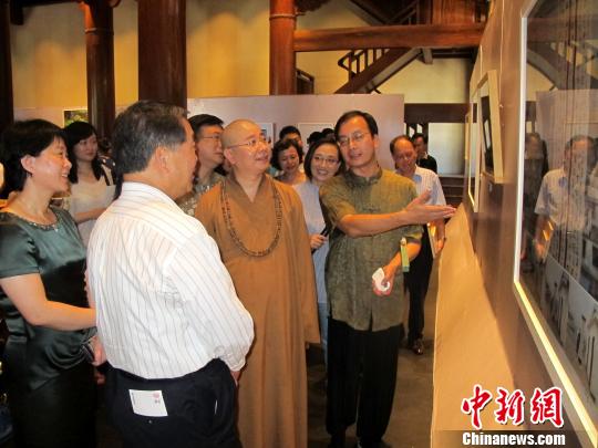厦门摄影家残墙断壁写《心经》引关注（图）