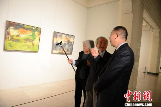 89岁画家张功悫上海滩首次办个展