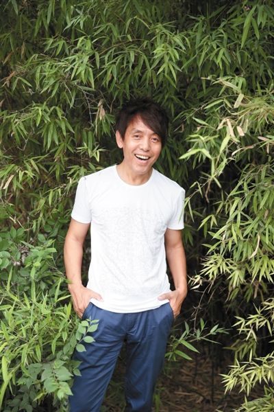 竹林里的“熊猫人”赵半狄摘下了头上的熊猫，准备进入全新艺术创作阶段。新京报记者郭延冰摄