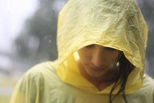 撑一把小伞，感受雨滴带来的丝丝清凉