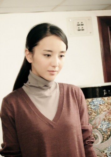 如果有现代戏，她偏爱韩系的温柔搭配，大衣，衬衫，都不能少！