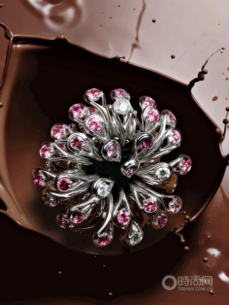 Dior Joaillerie Feu D’artifice18K白金镶嵌粉红刚玉、钻石烟花造型戒指