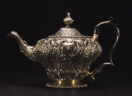 英国银镀金茶壶