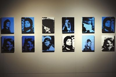 沃霍尔回顾展再现15分钟的永恒