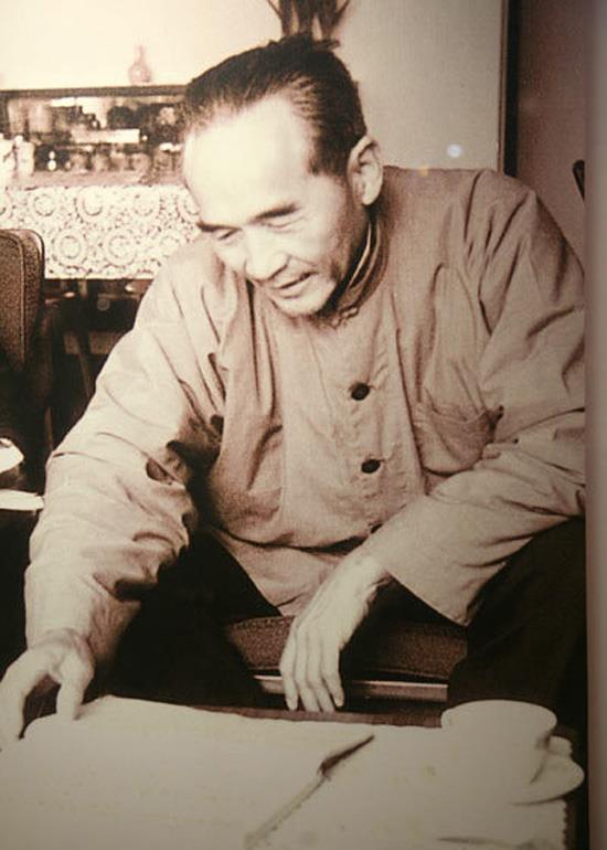 梁披云_副本.jpg
