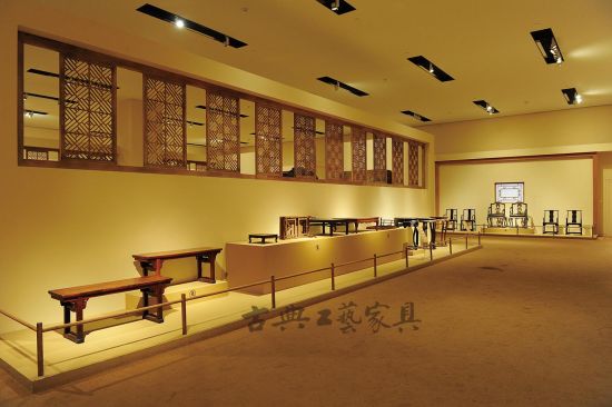 本次展览所精选的家具珍品，均为中国明清时期家具的精华，也是中国古代家具发展历程中巅峰时期的代表。 