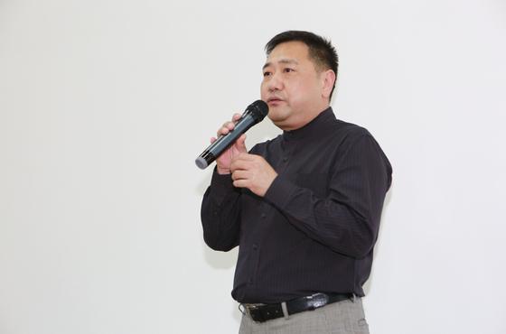 nEO_IMG_侨福集团艺术文化部总经理 吕恒顺 开幕致辞.jpg