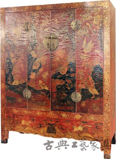 图2-2 经重新描绘过的红漆彩绘戗金花鸟图柜（法国集美博物馆藏）