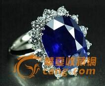 蓝宝石与红宝石一样名贵，如果色泽、净度、切割好，价格很高，小小的一颗，往往要几万元。但市场上假冒的蓝宝石不少，因此务必谨慎，花很少的钱就买到一颗高质量的蓝宝石