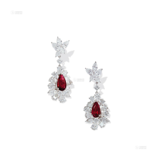 缅甸天然无烧“鸽血红”红宝石配钻石耳环，2014年香港保利拍卖成交106.20万港元