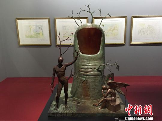 疯狂达利艺术大展展品《天使的视角》 徐明睿 摄