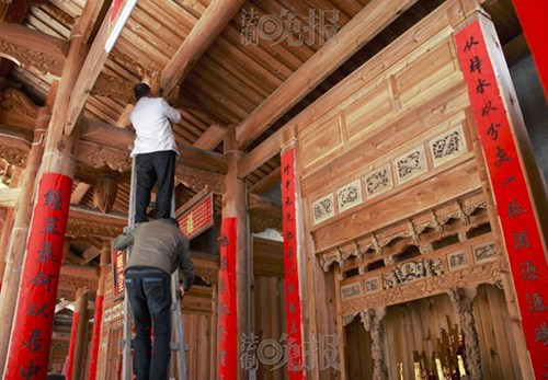 今年4月，阳春村村民打出了“盼章公祖师早日回归普照堂”的横幅。