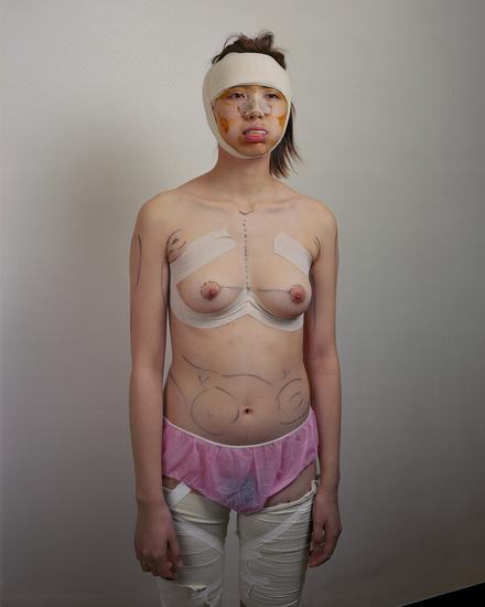 权纯宽_A Woman-makeove_180 x 225cm_2013