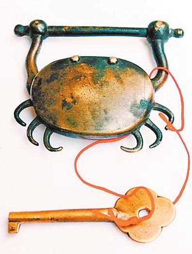 清代铜质螃蟹锁 