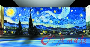 展览现场展示的梵高著名的油画作品《星空》。