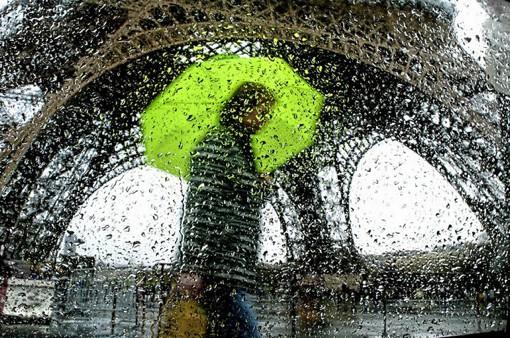 摄影师 Christophe Jacrot拍摄的雨中巴黎城市摄影