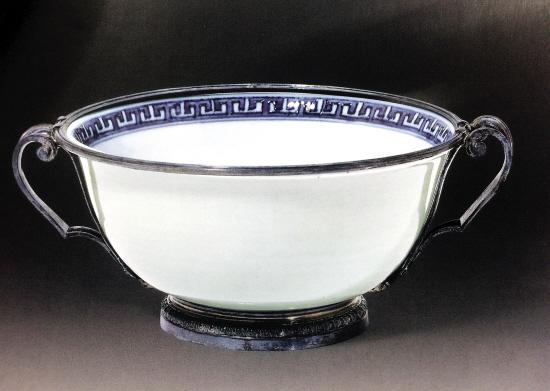 青瓷碗，镶嵌以法国镀银附件
