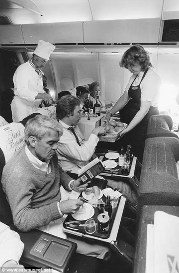 那时候的飞机餐看起来真的很诱人……