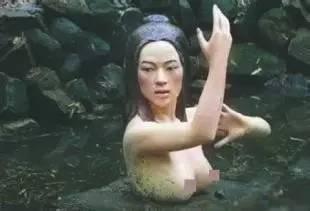 “美女入浴”