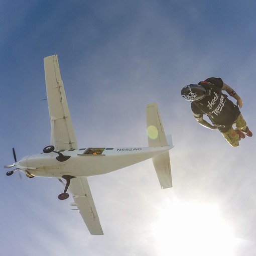 摄影师Gurustunts超刺激的极限跳伞高空摄影