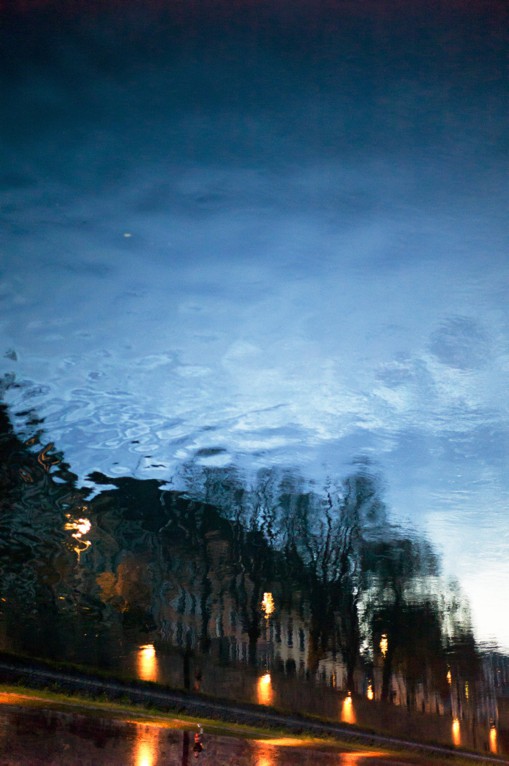 摄影师Manuel Plantin雨天街头倒影摄影图片