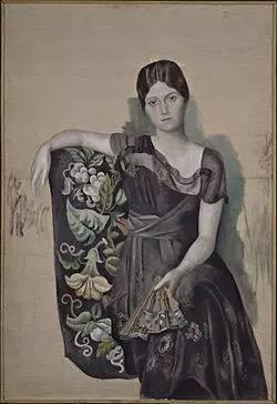 《坐在扶手椅上的 Olga》，1918　　Marie-Thérèse Walter，17岁时成为毕加索的模特兼情妇，也是毕加索与第一任妻子离婚的直接原因。两人的关系于1936年因毕加索爱上 Dora Maar 而终结。