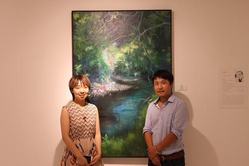 nEO_IMG_参展艺术家韩艳茹与刘文杰合影.jpg