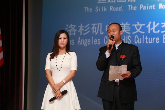 4，美中经贸文化促进会会长、美国中国美术馆副馆长朱俊英致辞。