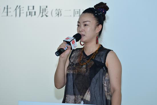 中央美术学院工笔花鸟画高研班班主任于洋女士致辞