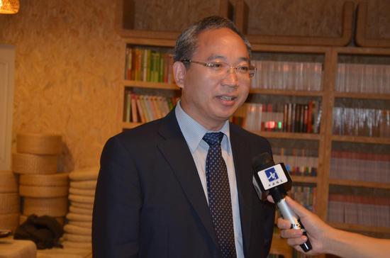 中央财经大学商学院院长王瑞华接受中央数字书画频道采访