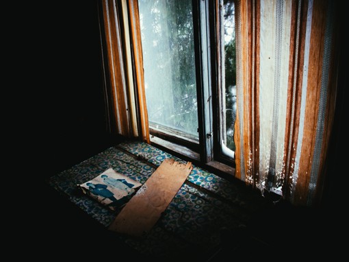 摄影师Olli Syrjäkari拍摄自废弃房屋的摄影