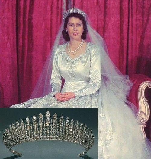 伊丽莎白二世大婚时佩戴“玛丽王后穗状王冠”