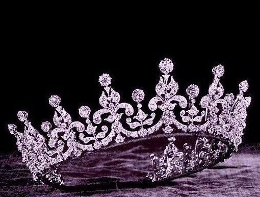 “大英帝国和爱尔兰女孩冠冕”（Girls of Great Britain and Ireland Tiara）