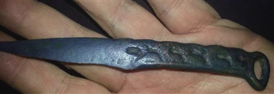 金先生收藏的鄂尔多斯青铜虎把造型刀