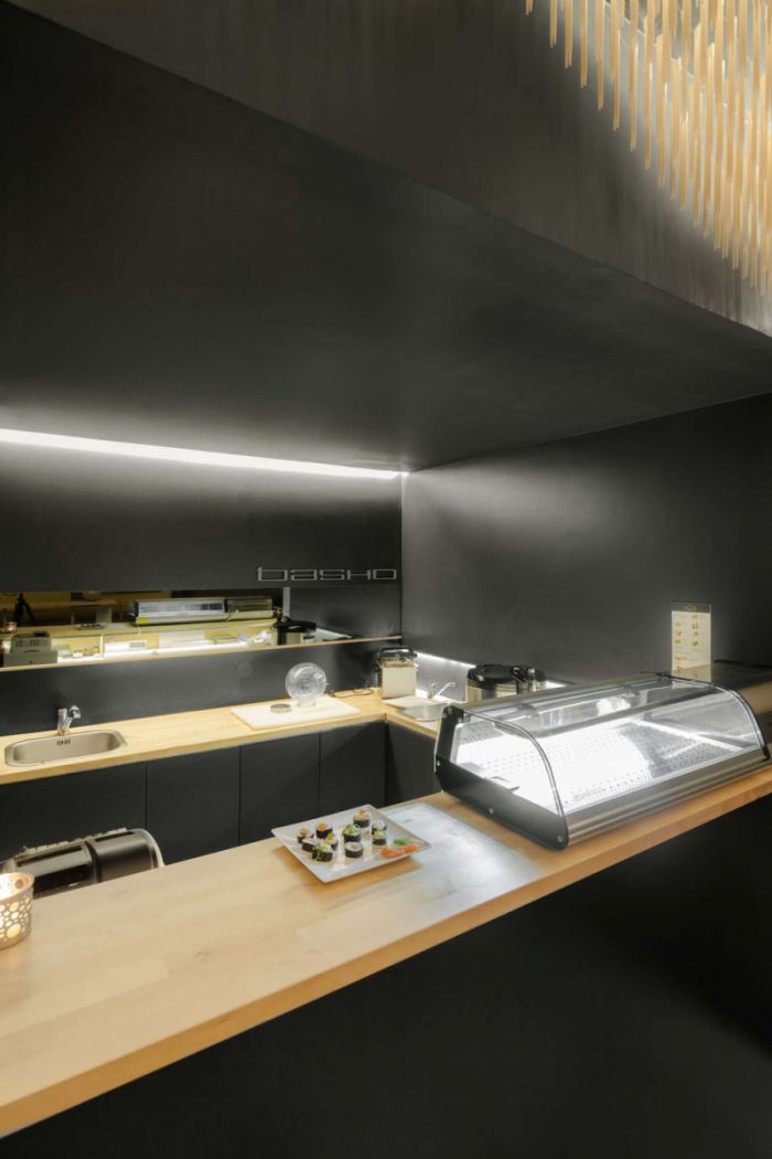 basho-sushi-bar-in-portugal-features-flying-chopsticks-on-ceiling-6-800x1200