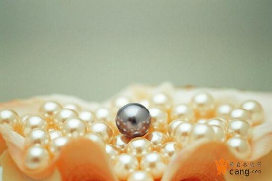 塑料、玻璃、贝壳制成的假珠
