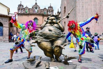 《惊起》，许鸿飞雕塑世界巡展·秘鲁站。
