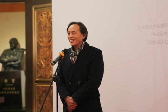 清华大学美术学院副院长卢新华先生致辞
