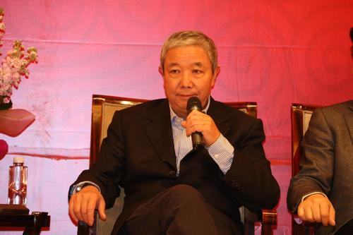 nEO_IMG_国际奥委会副主席于再清会议现场讲话.jpg